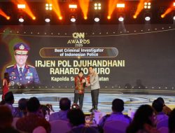 Kapolda Sulsel Terima Penghargaan Bergengsi CNN Indonesia Awards 2025