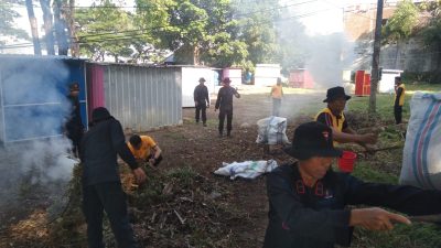 Polsek Bacukiki Turunkan Personel, Partisipasi Aktif Lakukan Kerja Bakti Bersama Benahi Kebersihan Kampung Enjoy