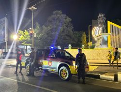 Patroli Malam Sat Samapta, Sentuh Area Pemukiman, Beri Rasa Aman Bagi Pelaku UMKM