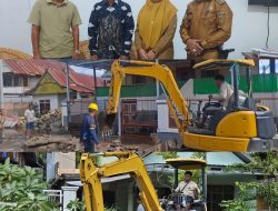 Antisipasi Banjir Tidak Terulang Kembali Di Desa Kenje,Pemkab Polman Turunkan Alat Berat