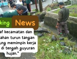 Semangat Gotong Royong Tak Tergoyahkan, Pejabat Kecamatan dan Kelurahan Turun Langsung Dalam Kerja Bakti Meski Hujan Deras
