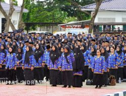 Hujan Tak Surutkan Semangat, Bupati Sidrap Serahkan SK 2.926 PPPK Paruh Waktu