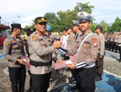 Kapolres Barru Berikan Penghargaan Kepada 14 Personilny Yang Memiliki Kinerja Baik,Dedikasi Dan Loyalitas Tinggi