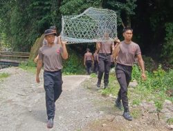 Satbrimob Polda Sulsel Bangun Jembatan Darurat di Desa Nepo Kab. Barru, Wujud Kepedulian untuk Akses Masyarakat