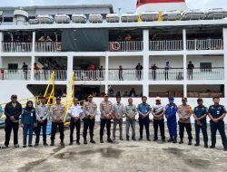 Pastikan Arus Balik Aman, Kapolres Parepare Tinjau Aktivitas Penumpang di Pelabuhan Nusantara