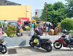 Bhabinkamtibmas Kawal Gerakan Pasar Murah Pemkot Parepare