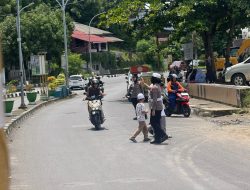 Patroli Polwan Polres Parepare Berikan Pelayanan Keselamatan Jelang Shalat Jumat
