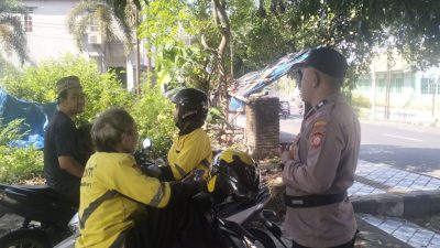Sat Binmas Polres Parepare Edukasi Masyarakat Soal Helm SNI dan Tertib Berkendara