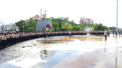 Polda Sulsel Gelar Aksi Bersih Pantai di Anjungan Losari Makassar