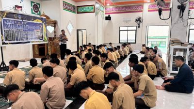 Hari ke-12 Operasi Keselamatan, Polisi Edukasi Pelajar SMKN 1 Parepare Soal Helm dan Bahaya Main HP