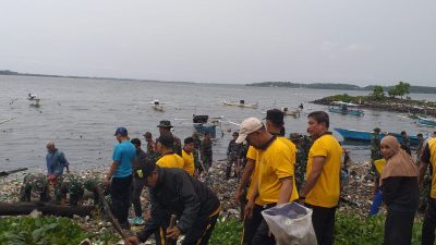 Sinergi TNI-Polri dan Pemkot, Pantai Cempae Parepare Dibersihkan Lewat Gerakan Indonesia ASRI