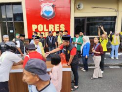 Polisi Gandeng LSM dan OKP di Parepare, Ratusan Takjil Dibagikan ke Warga