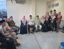 Keluarga besar Dinas Perikanan Kabupaten Barru pertama kali melaksanakan buka puasa bersama.