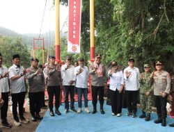 Kapolres Barru Dampingi Kapolda Sul Sel Resmikan Jembatan Gantung”Gini Pratidina” Di Kecamatan Mallusetasi