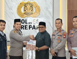 POLRES KOTA PAREPARE SERAHKAN ZAKAT FITRAH ANGGOTA KEPOLISIAN KEPADA LAZISMU KOTA PAREPARE
