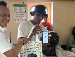 PELNI Parepare Promosikan Aplikasi Mobile, Bagikan Suvenir ke Penumpang Lebaran  ‎
