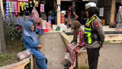 Polantas Menyapa di Parepare Sasar Pasar Rakyat,  Polisi Beri Edukasi Warga Soal Pentingnya Tertib Berlalu Lintas