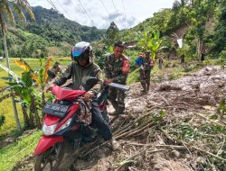 TNI Dan Polri Bersama BPBD Terus Buka Akses Pasca longsor Di Matangnga