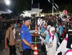 Momen Haru Bupati Syaharuddin Alrif Lepas 387 Calon Jemaah Haji Kloter 40 Sidrap