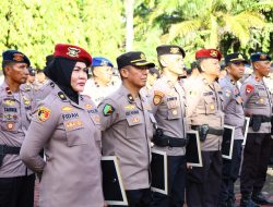 Wujud Apresiasi Kinerja, Kapolda Sulsel Berikan Penghargaan kepada Personel Berprestasi