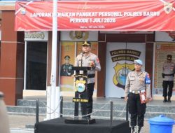 Kapolres Barru Pimpin Upacara Kenaikan Pangkat 27 Personel, Tekankan Profesionalisme dan Pengabdian kepada Masyarakat
