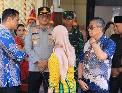 Kapolres Barru Hadiri Penyerahan Bantuan Listrik dan Sembako Kementerian ESDM, Pastikan Pengamanan Berjalan Aman dan Lancar