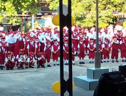 Hari Pertama Masuk Sekolah, SDN 028 Pekkabata Disambut Meriah Dukungan Orang Tua Siswa