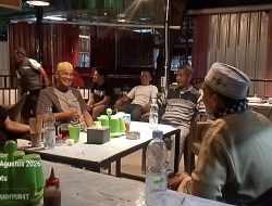 Kapolsek Tinambung AKP Ramli Ngopi Bareng Warga Sambil Bincang Santai Dan Sharing 