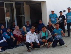Menyambut HUT ke-81 Kemerdekaan ,KUA Duapitue bersama BKMT dan Warga Bersihkan Masjid Nurul Ilham