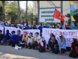 Pengamanan Aksi Penyampaian Aspirasi di Depan Kampus Universitas Muhammadiyah Barru Berlangsung Aman dan Kondusif