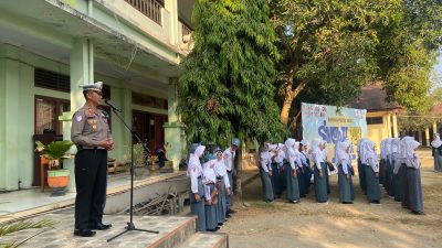 Police Go To School, Kasat Lantas Polres Barru Edukasi Pelajar SMA Negeri 1 Barru tentang Keselamatan Berlalu Lintas