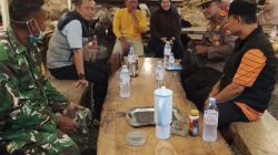 Sekda Barru Turun Langsung Jaga Titik Kebakaran di Kelurahan Mangkoso