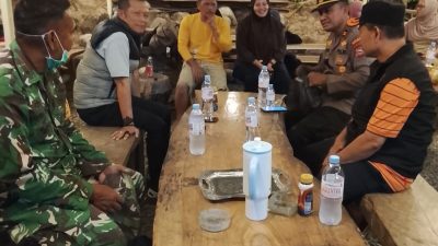 Sekda Barru Turun Langsung Jaga Titik Kebakaran di Kelurahan Mangkoso