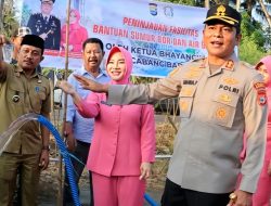 KETUA BHAYANGKARI CABANG BARRU TINJAU FASILITAS SUMUR BOR DAN AIR BERSIH, HADIRKAN MANFAAT NYATA BAGI WARGA LIPUKASI