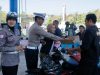 Sat Lantas Polres Barru Berikan Pelayanan Humanis kepada Pengendara yang Antre BBM di SPBU Siawung