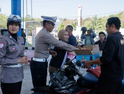 Sat Lantas Polres Barru Berikan Pelayanan Humanis kepada Pengendara yang Antre BBM di SPBU Siawung