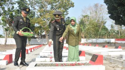 Sambut HUT Ke-81 TNI,Prajurit Di Polman Ziarah Ke Taman Makam Pahlawan