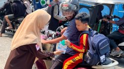 Yayasan Badara Gelar Aksi Peduli Asap, Bagikan Masker Gratis kepada Masyarakat Polewali Mandar