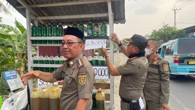 Satpol PP Polman Turun Lapangan Awasi Harga Bensin Eceran, Ingatkan Pedagang Jual Harga Normal
